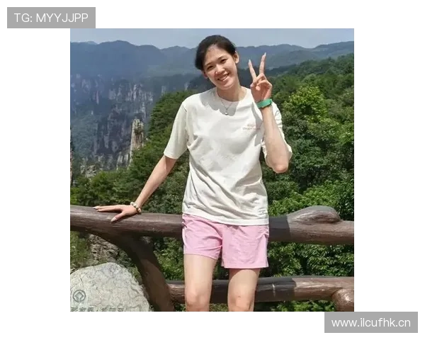 李盈莹随手背的包能当行李箱用，我和朋友看完照片都懵了