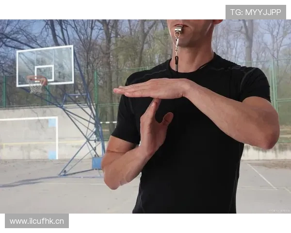 全面解析篮球比赛中球出界判定规则的执行标准与具体依据